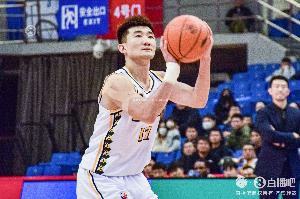 早日康复！探长：孙铭徽已经脱掉保护靴 可以正常走路